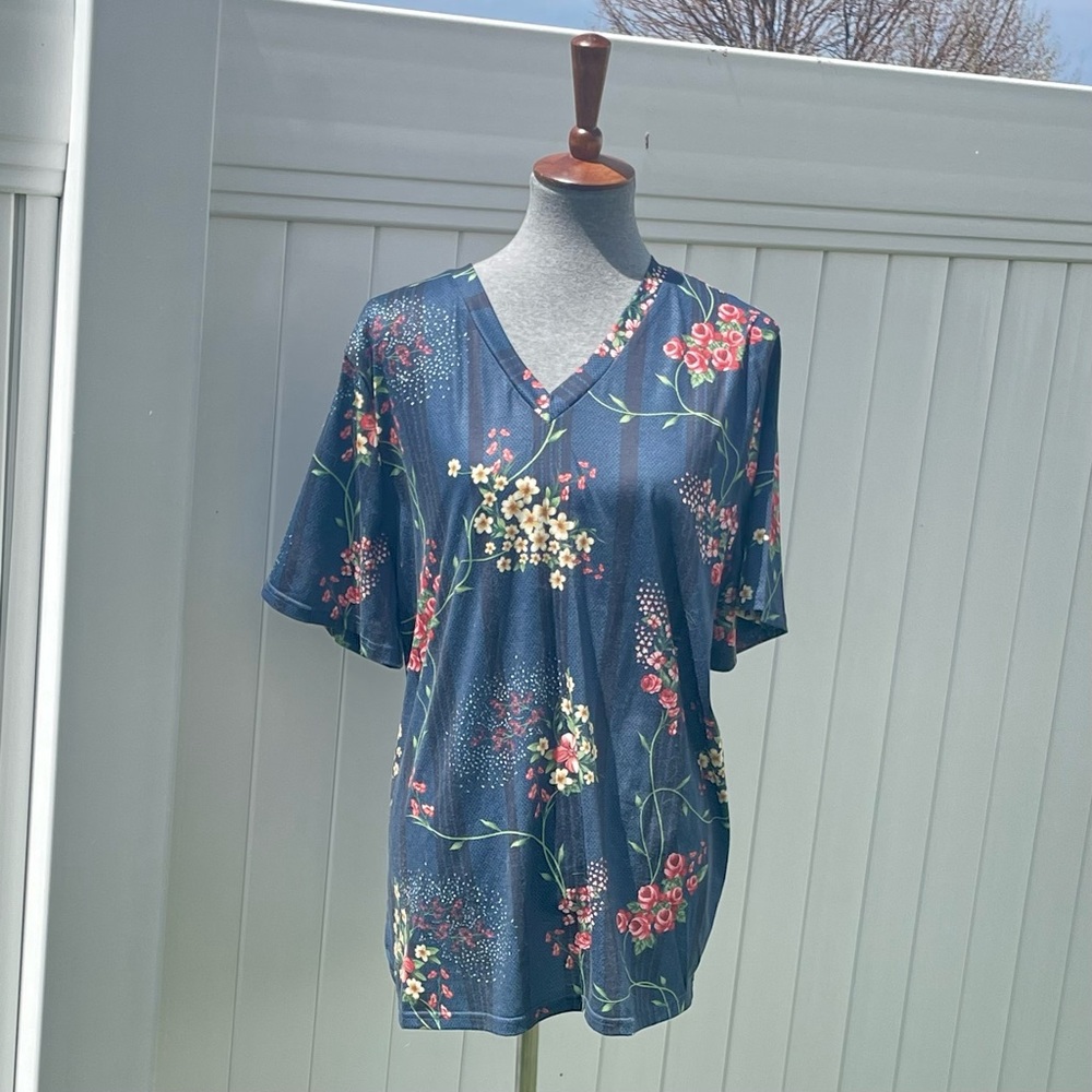 LAST CHANCE Floral V-neck Tunic
